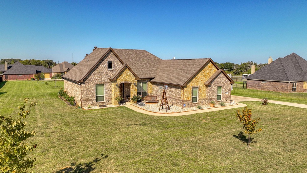 228 Etta Ln, Springtown, TX 76082 - photo 1