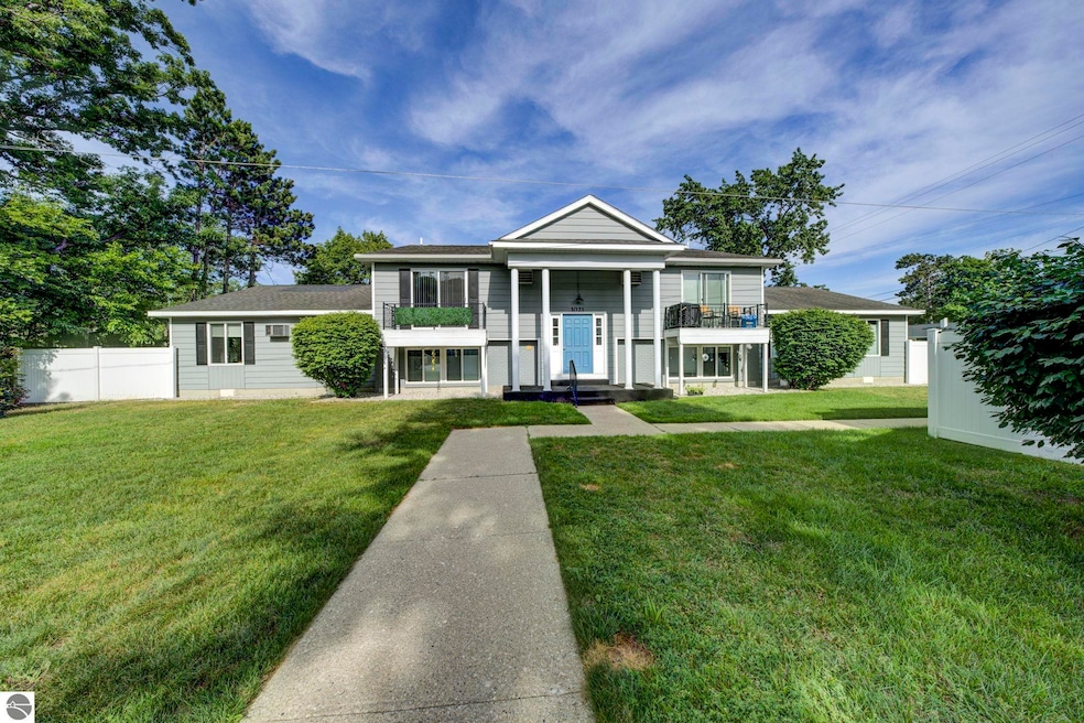 1021 Centre St unit 11, Traverse City, MI 49686 - photo 1