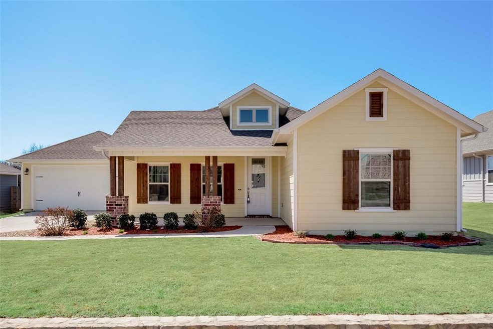 1426 Blue Bonnett Blvd, Gainesville, TX 76240 - photo 1