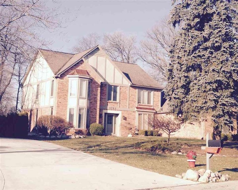 3787 Summit Ridge Dr, Rochester Hills, MI 48306 - photo 1