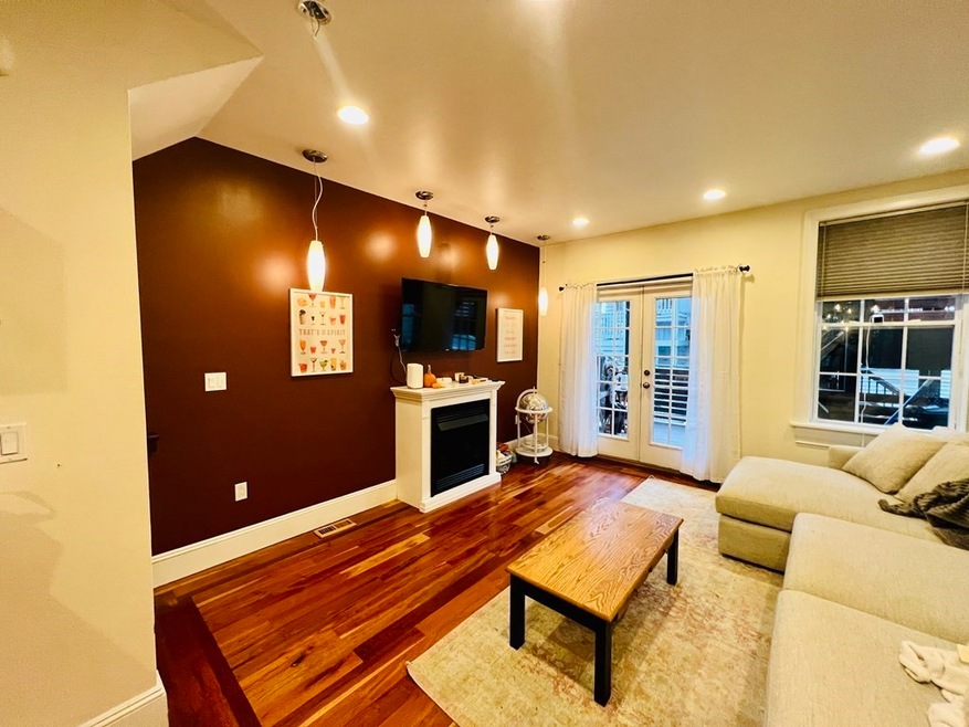 435 W 4th St unit 1, Boston, MA 02127 - photo 1