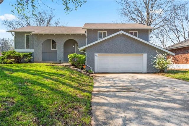 925 NW 13th St, Blue Springs, MO 64015 - photo 1