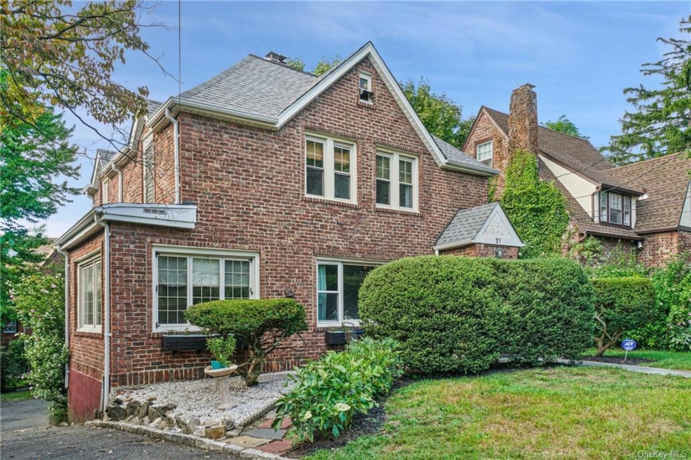 21 Cross St, Bronxville, NY 10708 - photo 1