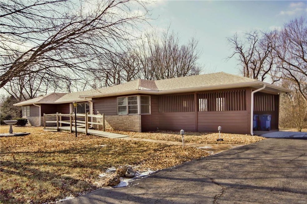 578 Crossing Ln, Glen Carbon, IL 62034 - photo 1