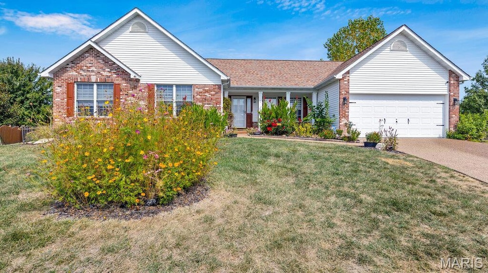 2727 Angle Gate Cir, O Fallon, MO 63368 - photo 1