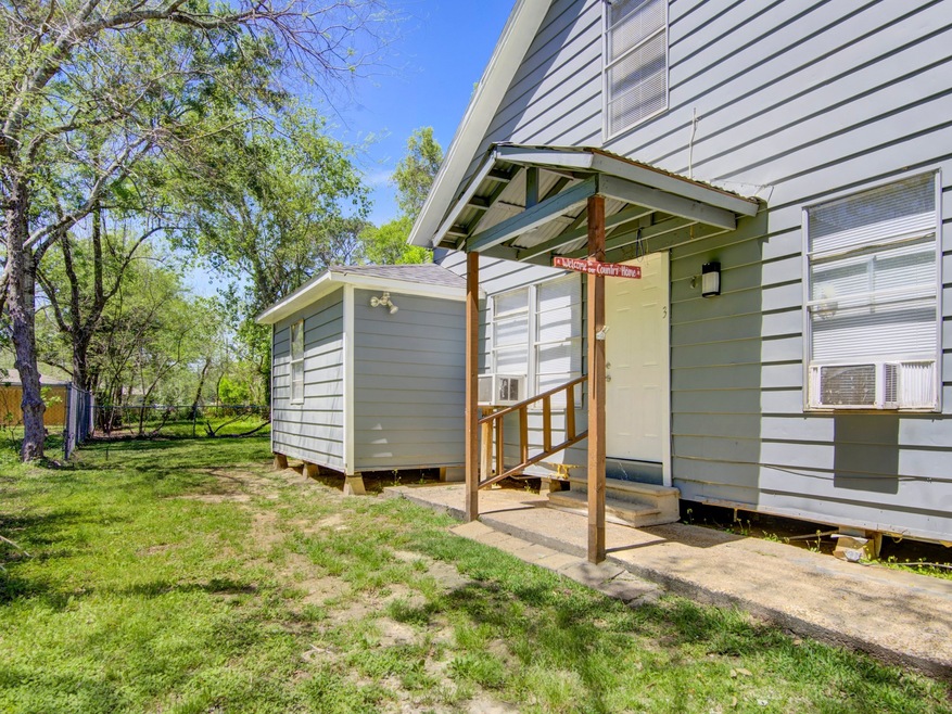 313 N Beauregard St unit 3, Alvin, TX 77511 - photo 1