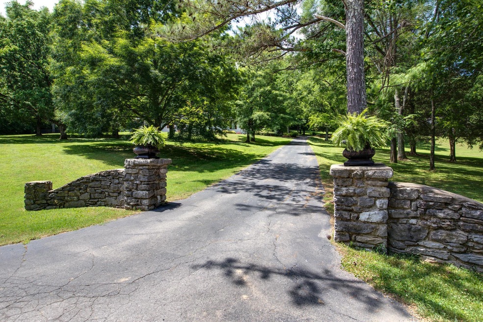 2732 Broyles Ln, Franklin, TN 37069 - photo 1