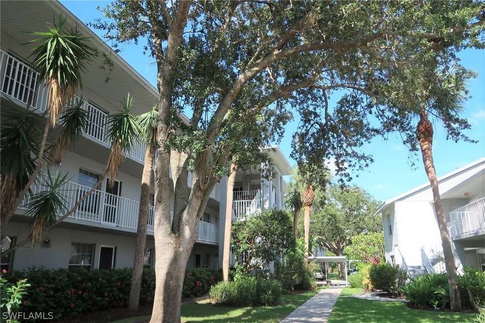 Well Maintained community 2nd floor Condo w/Elevat