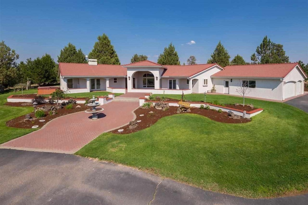 25325 Dodds Rd, Bend, OR 97701 - photo 1