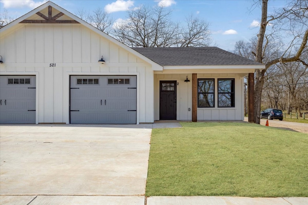 521 Gates St unit B, Bonham, TX 75418 - photo 1