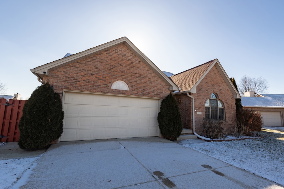 4699 Gray Fox Ct, Columbus, IN 47203 - photo 1