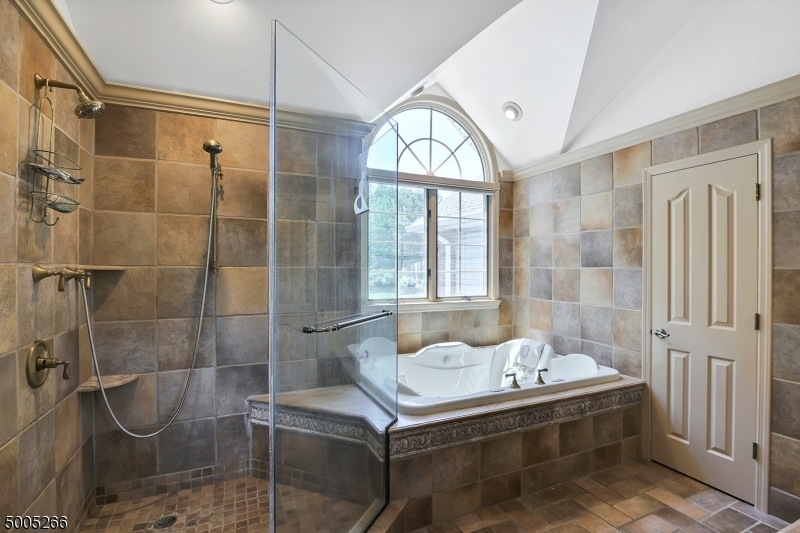 348 Steinhauser Ln, Wyckoff, NJ 07481 - photo 1