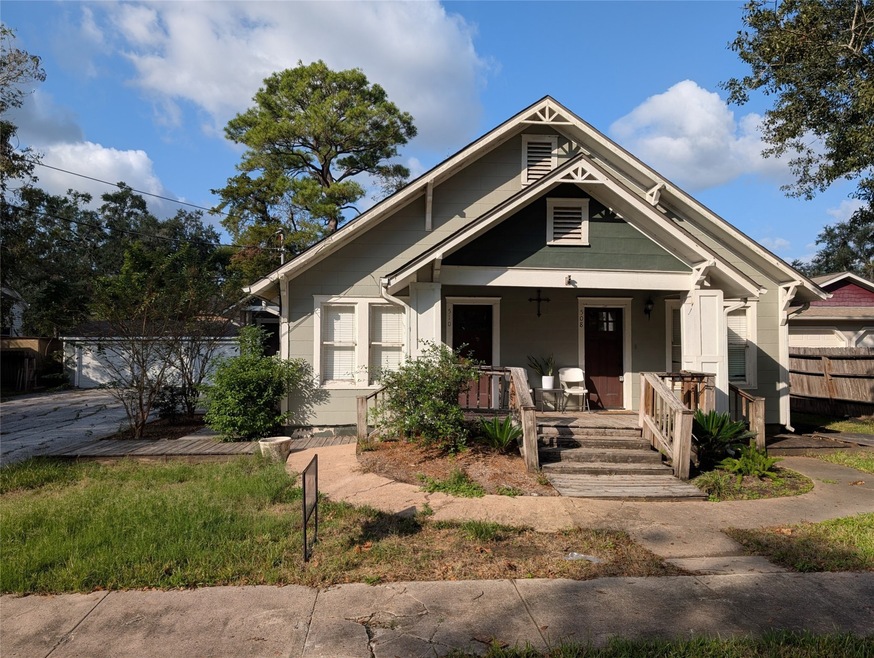 510 W Lang St, Alvin, TX 77511 - photo 1