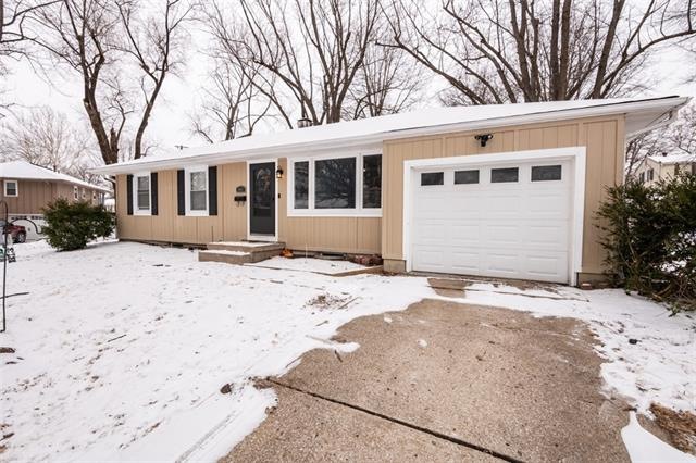 803 NW North Summit Cir, Blue Springs, MO 64015 - photo 1