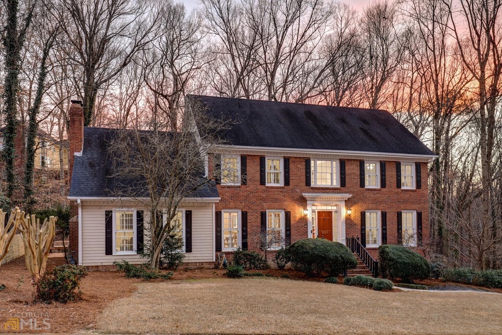 Well-Maintained, Renovated Gem In Coveted Byrnwyck