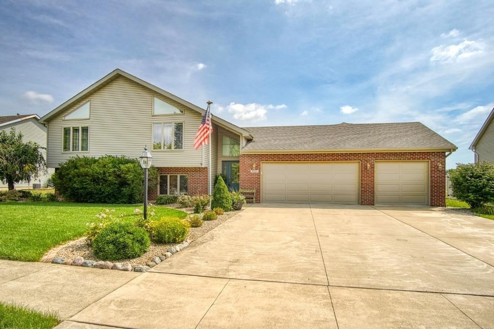 9251 Marquette St, Saint John, IN 46373 - photo 1