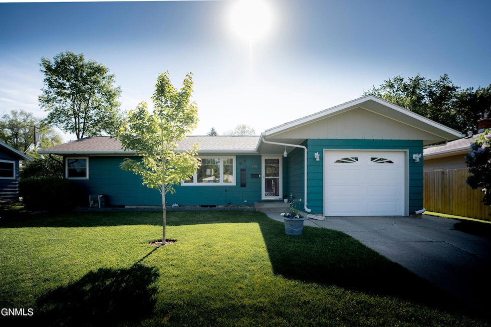 238 15th Ave NE, Jamestown, ND 58401 - photo 1