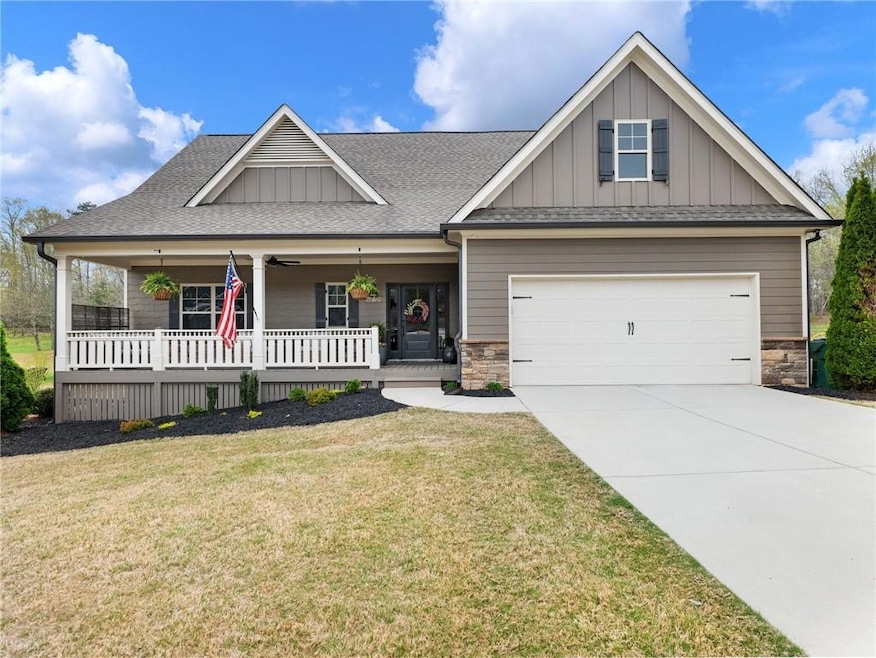 Craftsman-style house featuring driveway, a front 