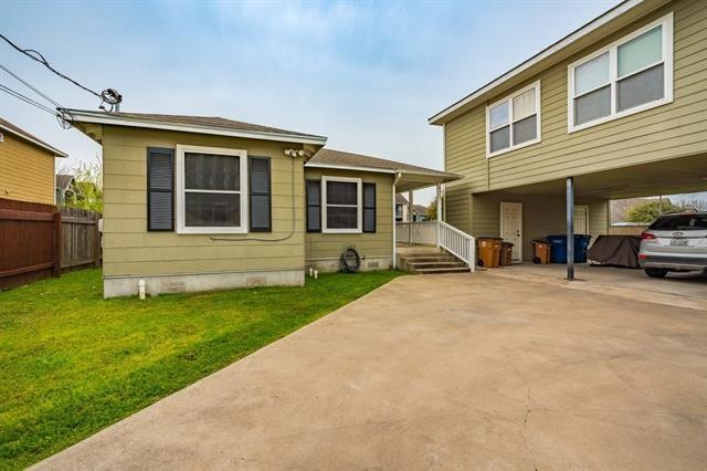 Feel at home in this easy-living walk up unit with a parking spot that steps out to a nice, grassy backyard.