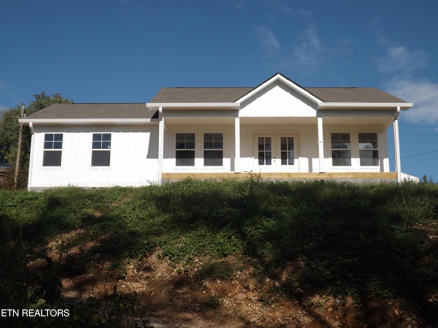 324 Wilson Hurst St, Tazewell, TN 37879 - photo 1