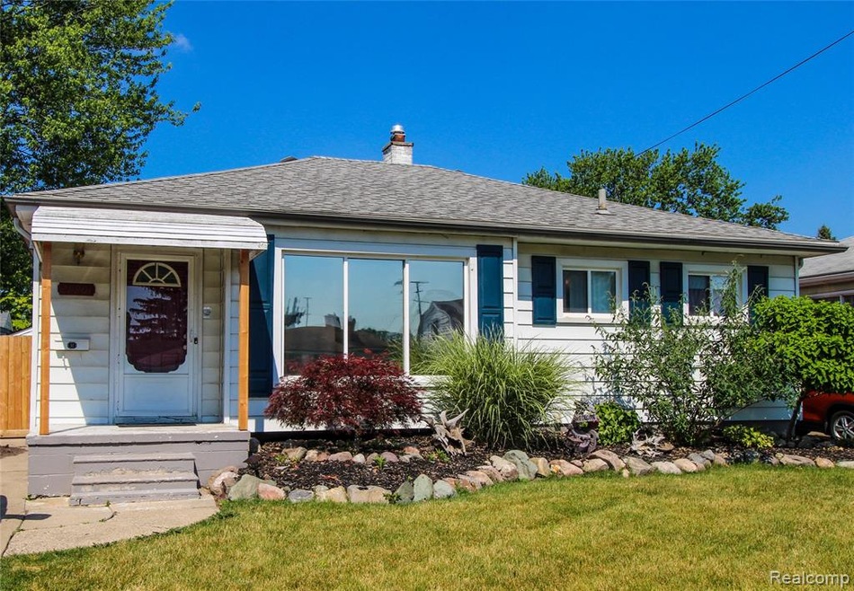 29901 Commonwealth St, Roseville, MI 48066 - photo 1