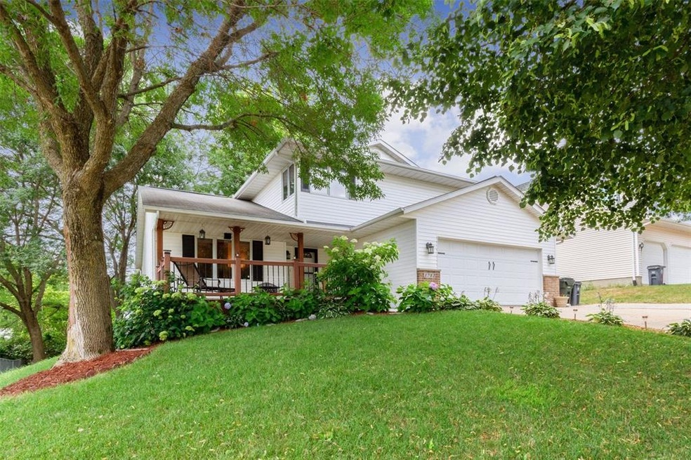 1712 Hamer Dr NW, Cedar Rapids, IA 52405 - photo 1