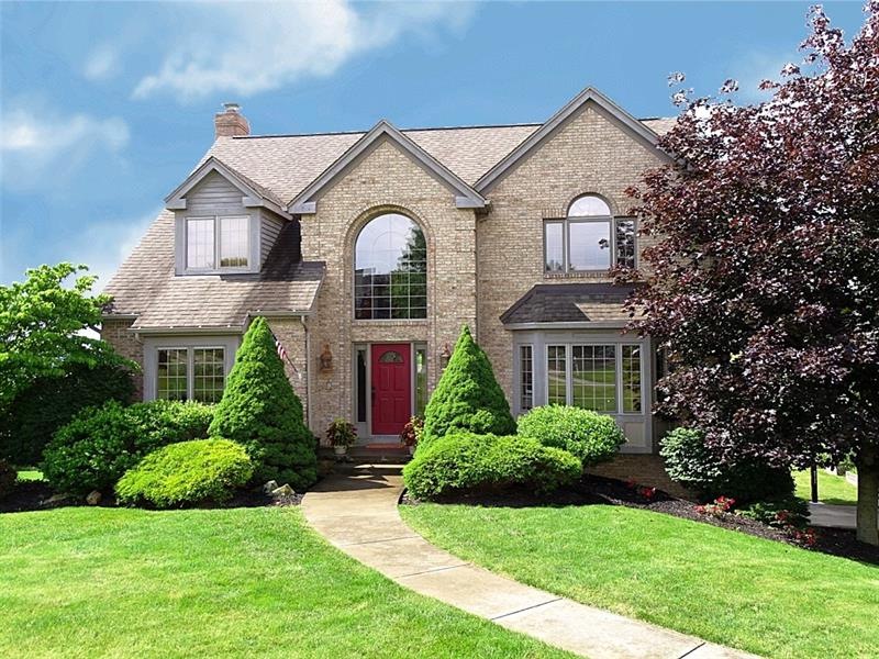 Stunning Provincial on prime cul-de-sac lot in des