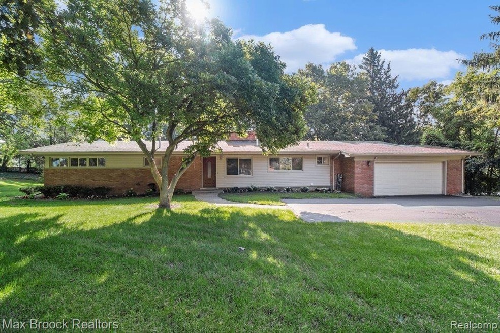 4016 Blackthorn Ct, Bloomfield Hills, MI 48301 - photo 1