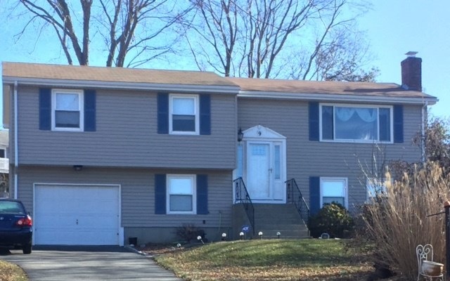 9 Osage Dr, Middletown, RI 02842 - photo 1