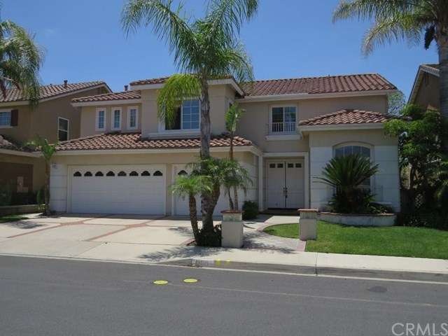 Front of home showing 3 car garage double entry do