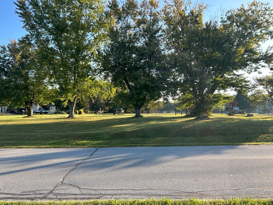 1188 E Santee Dr, Greensburg, IN 47240 - photo 1