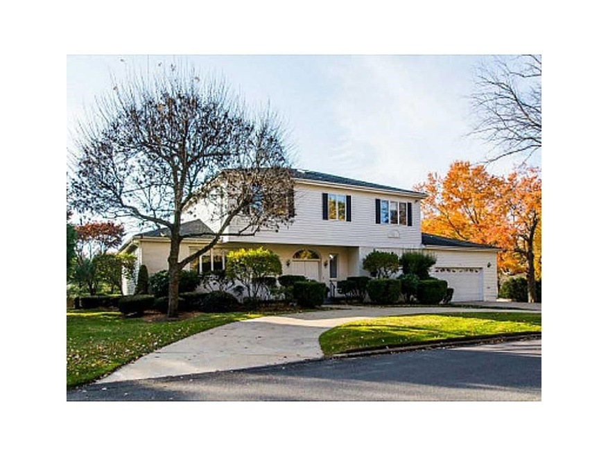 319 Summit Dr, Cranston, RI 02920 - photo 1