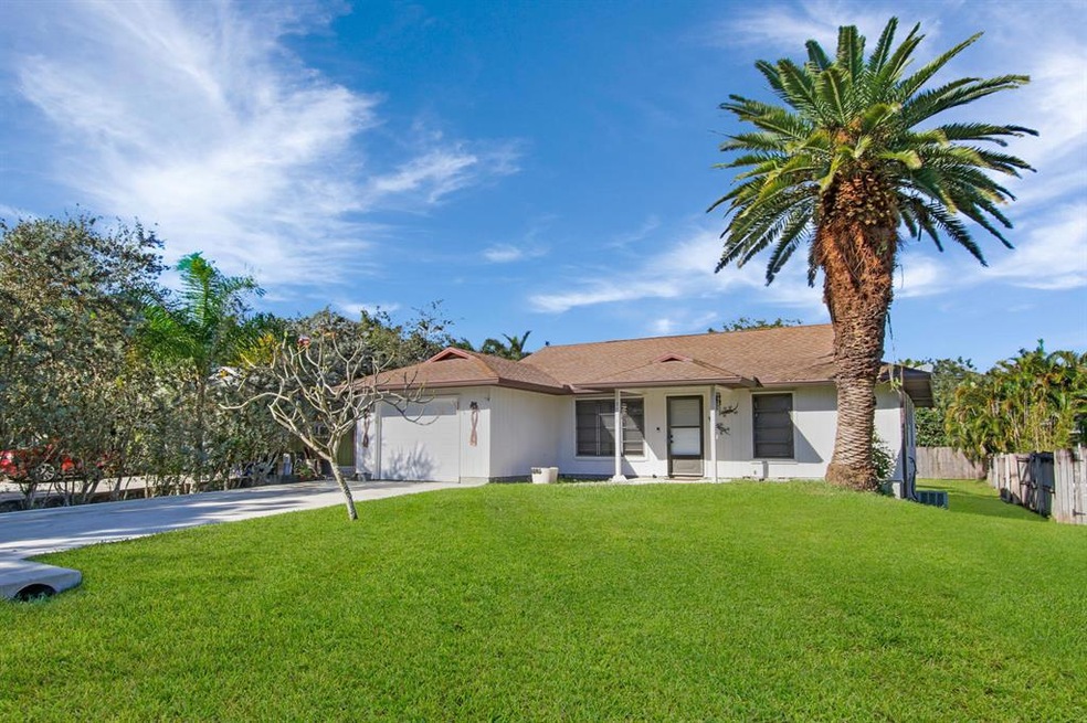 3755 SE Middle St Stuart FL-large-020-2-