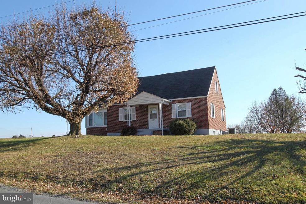 838 Jenny Wren Dr, Martinsburg, WV 25404 - photo 1