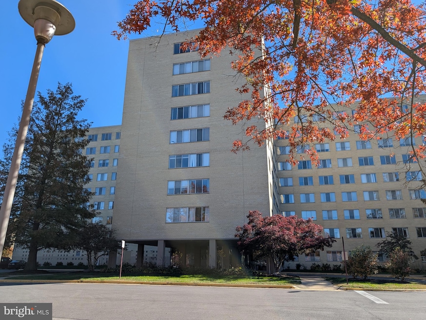 River Towers unit 511, Alexandria, VA 22307 - photo 1