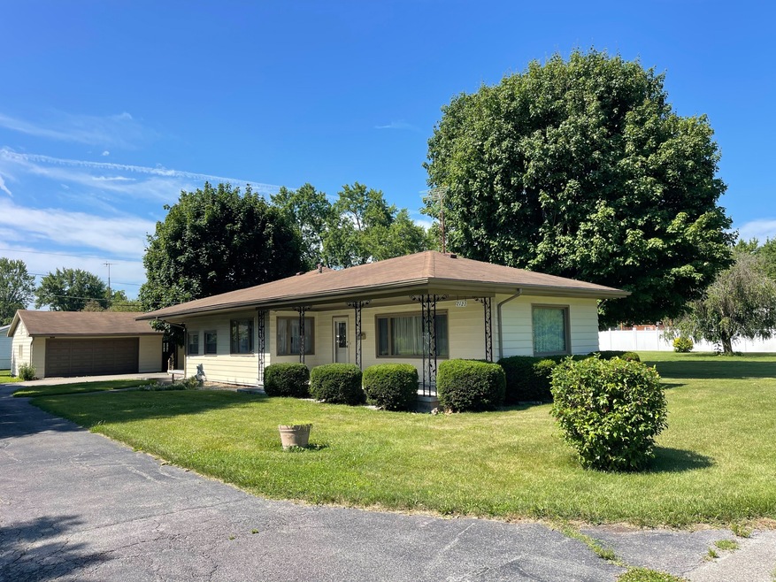 2127 N E St, Elwood, IN 46036 - photo 1