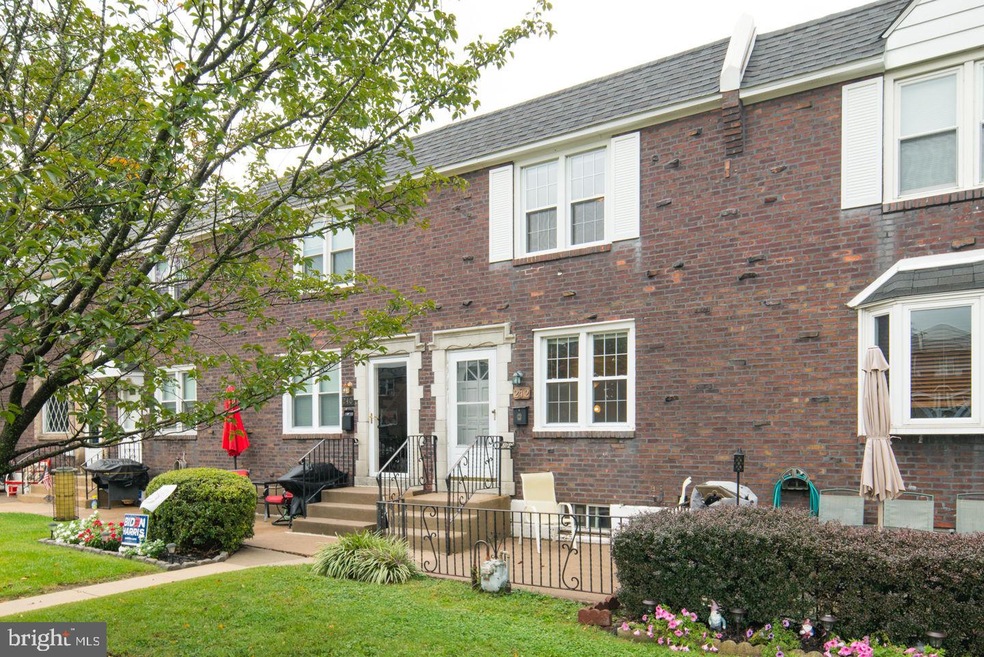 242 Westpark Ln, Clifton Heights, PA 19018 - photo 1