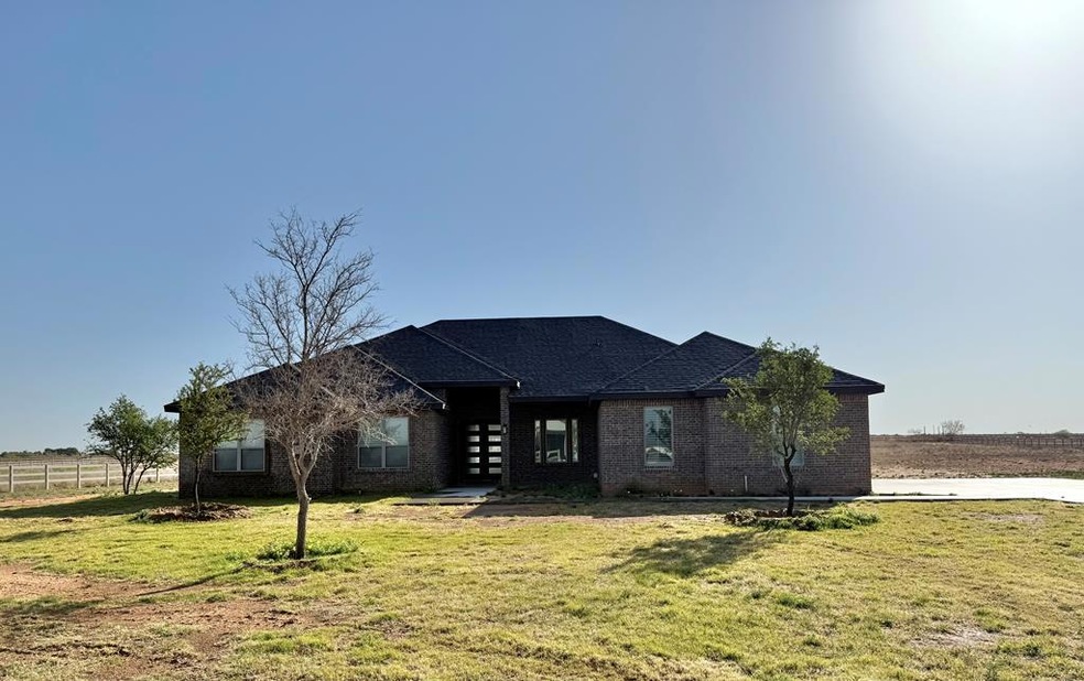 Under Contract $649,900