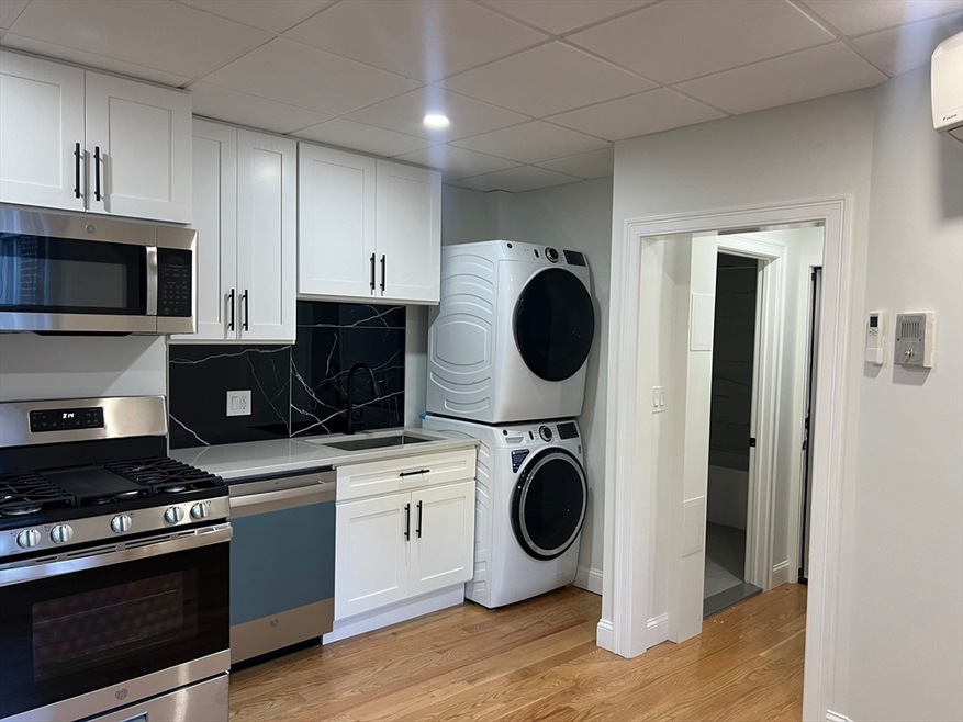 11 Henchman St unit 3F, Boston, MA 02113 - photo 1