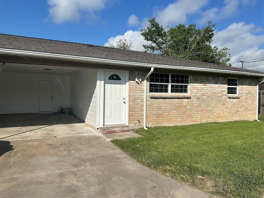 606 Verhalen Rd unit B, Alvin, TX 77511 - photo 1