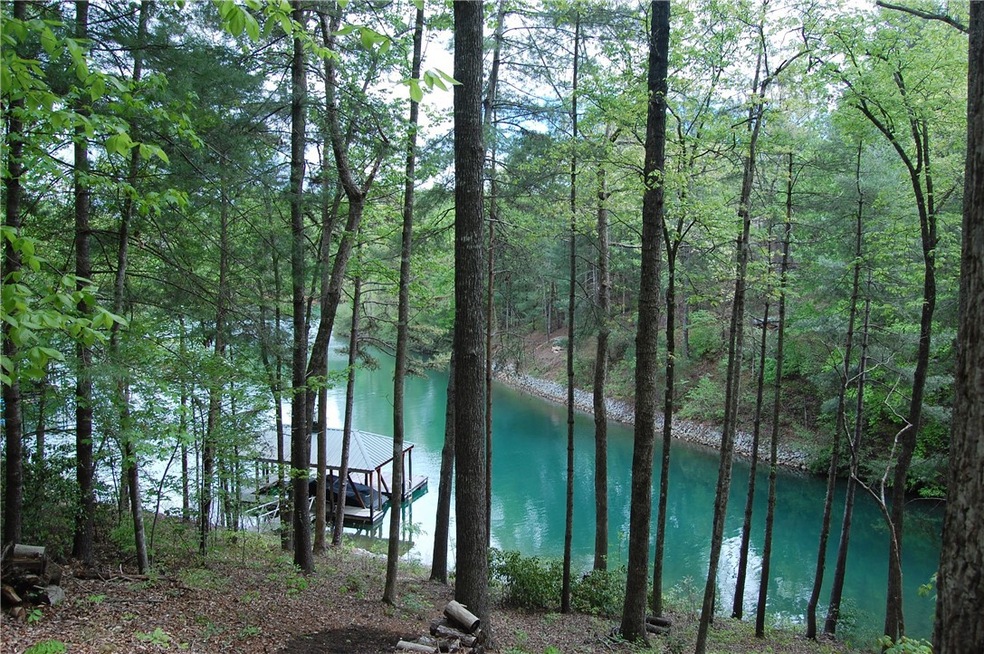 Private cove setting just off main channel.