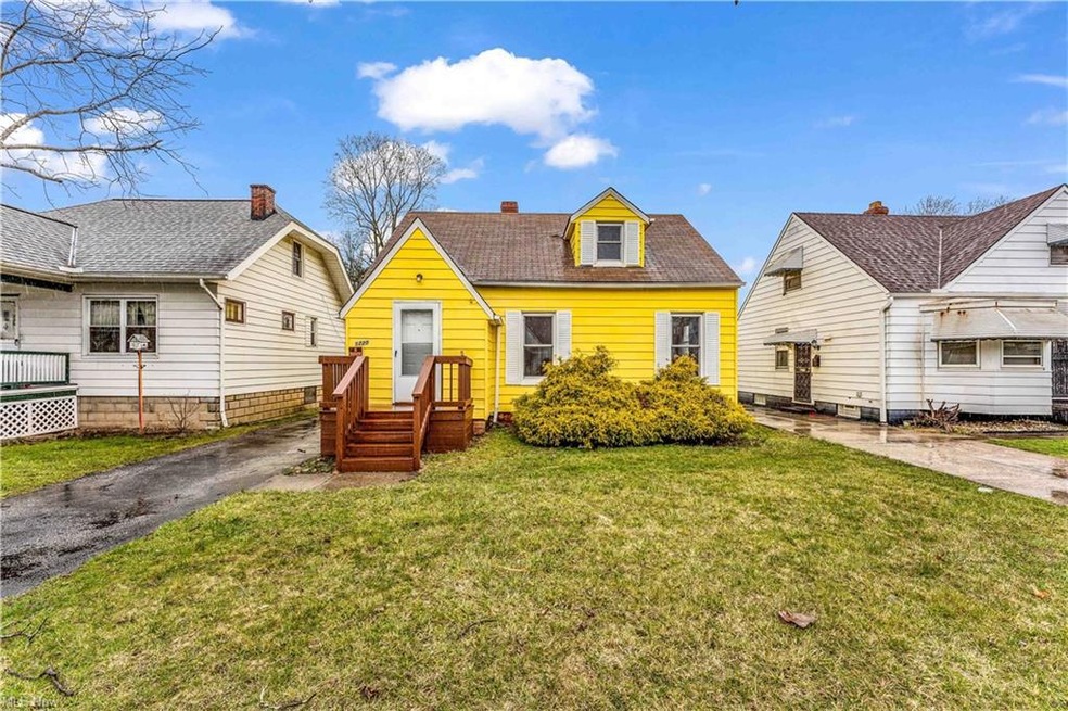 5220 Thomas St, Maple Heights, OH 44137 - photo 1