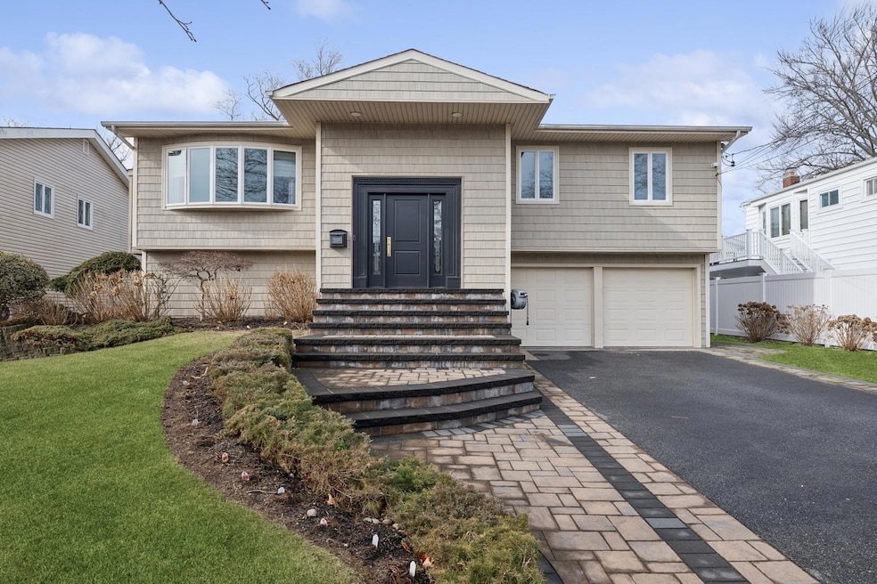 2910 Lonni Ln, Merrick, NY 11566 - photo 1