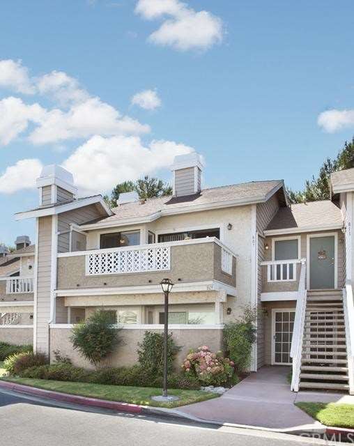 Wonderfully spacious 1,120 sq ft, 2 bedroom condo 