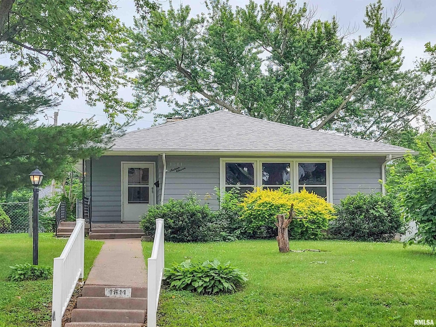 1611 E High St, Davenport, IA 52803 - photo 1