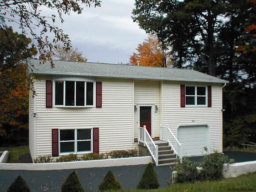 154 Droms Rd, Schenectady, NY 12302 - photo 1