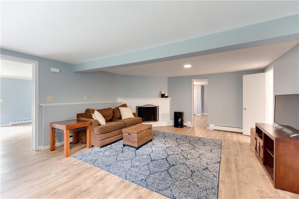 4 Lands End Rd, Newtown, CT 06470 - photo 1