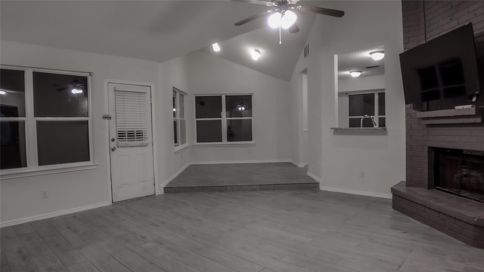 Cute rental in a quiet area newly painted -new ac-