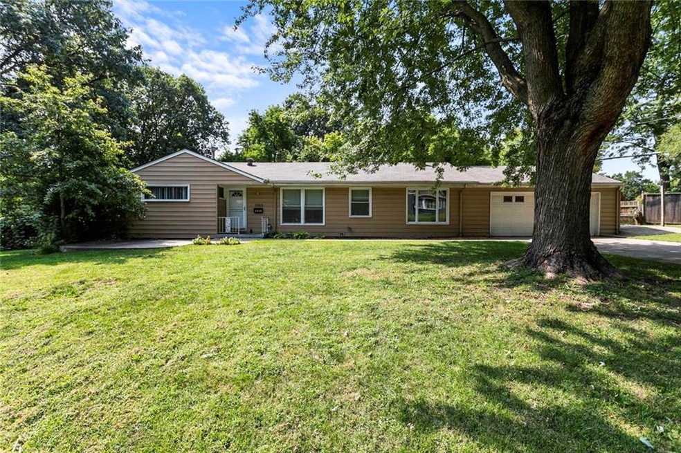 5203 Mcanany Dr, Shawnee, KS 66203 - photo 1