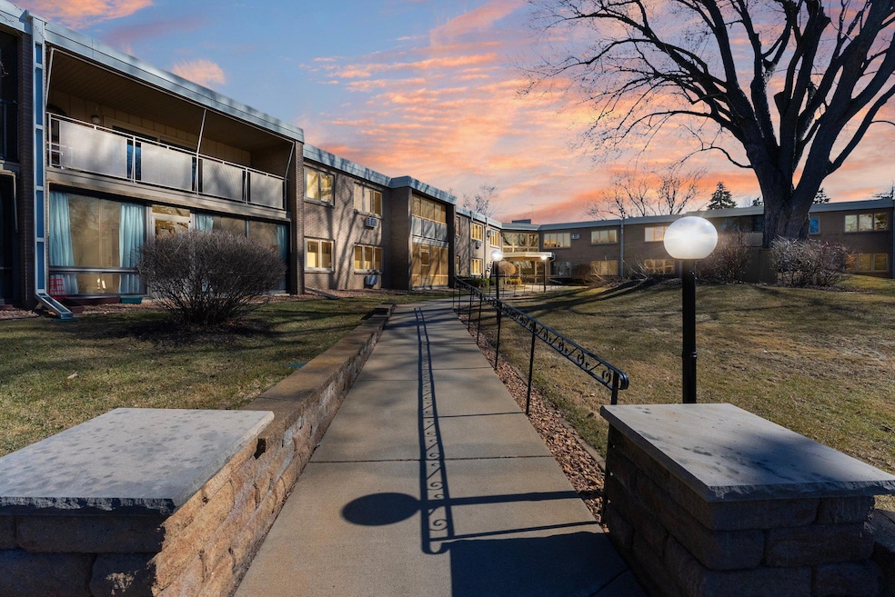 4380 Brookside Ct unit 103, Edina, MN 55436 - photo 1